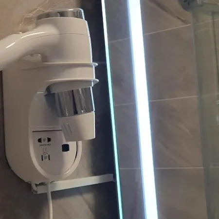 Alezzi Luxury Spa Piscina Incalzita Sauna Parking Lägenhet *