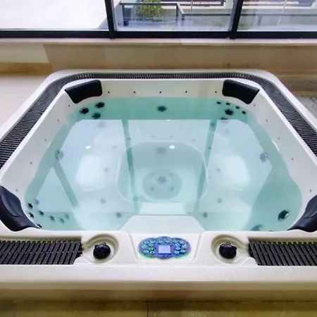 Alezzi Luxury Spa Piscina Incalzita Sauna Parking Lägenhet Năvodari