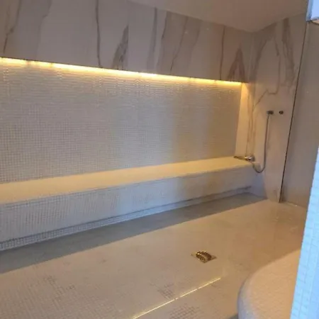 Alezzi Luxury Spa Piscina Incalzita Sauna Parking Lägenhet *