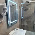 Alezzi Luxury Spa Piscina Incalzita Sauna Parking Нэводари